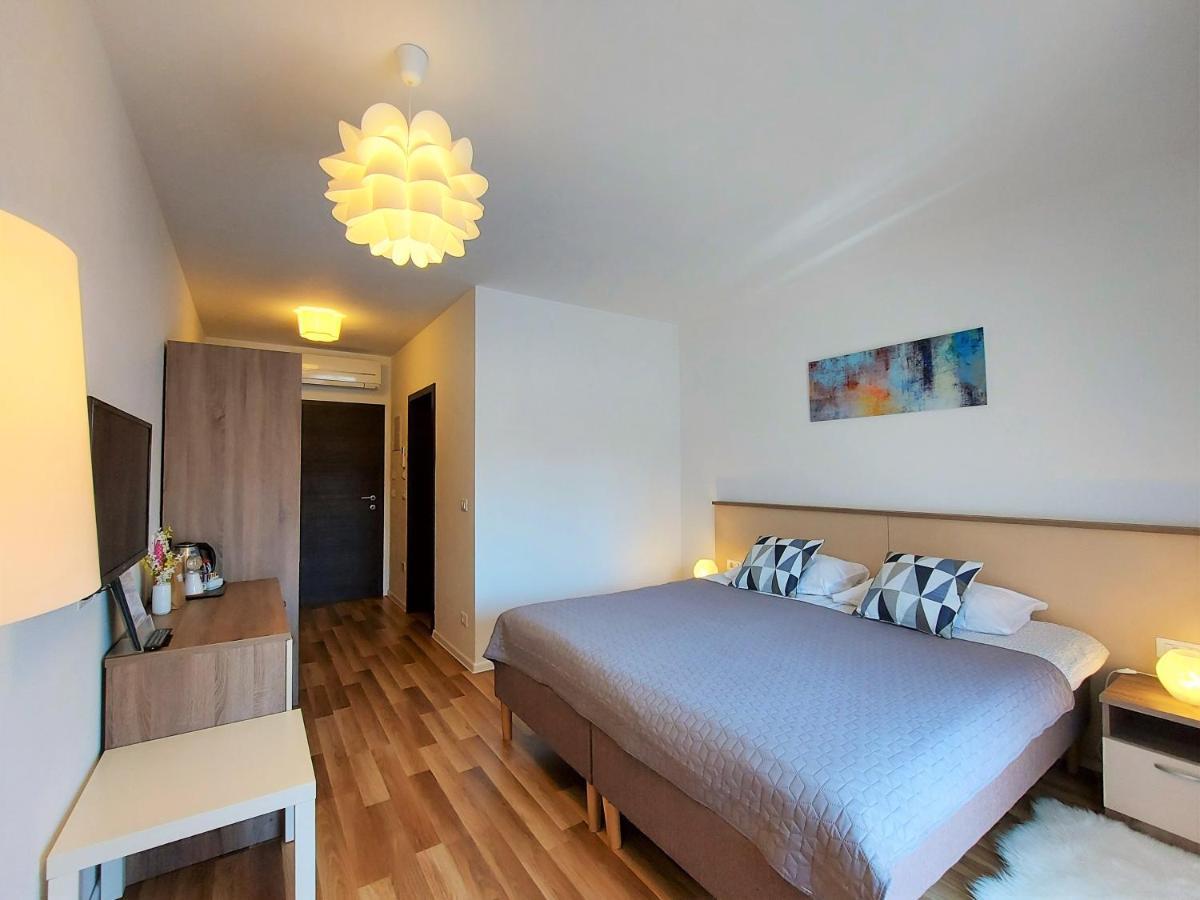 Rooms And Apartments Istrasoley Бале Екстериор снимка