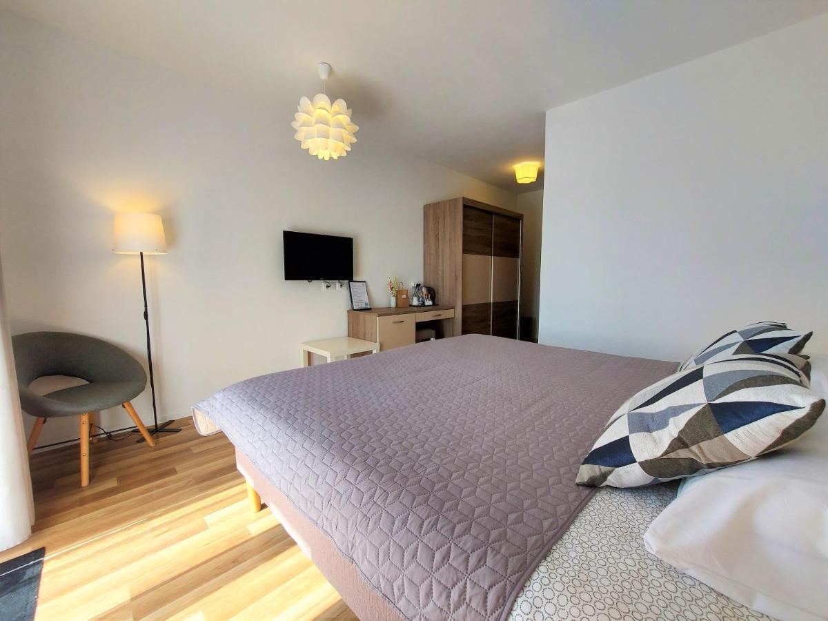Rooms And Apartments Istrasoley Бале Екстериор снимка
