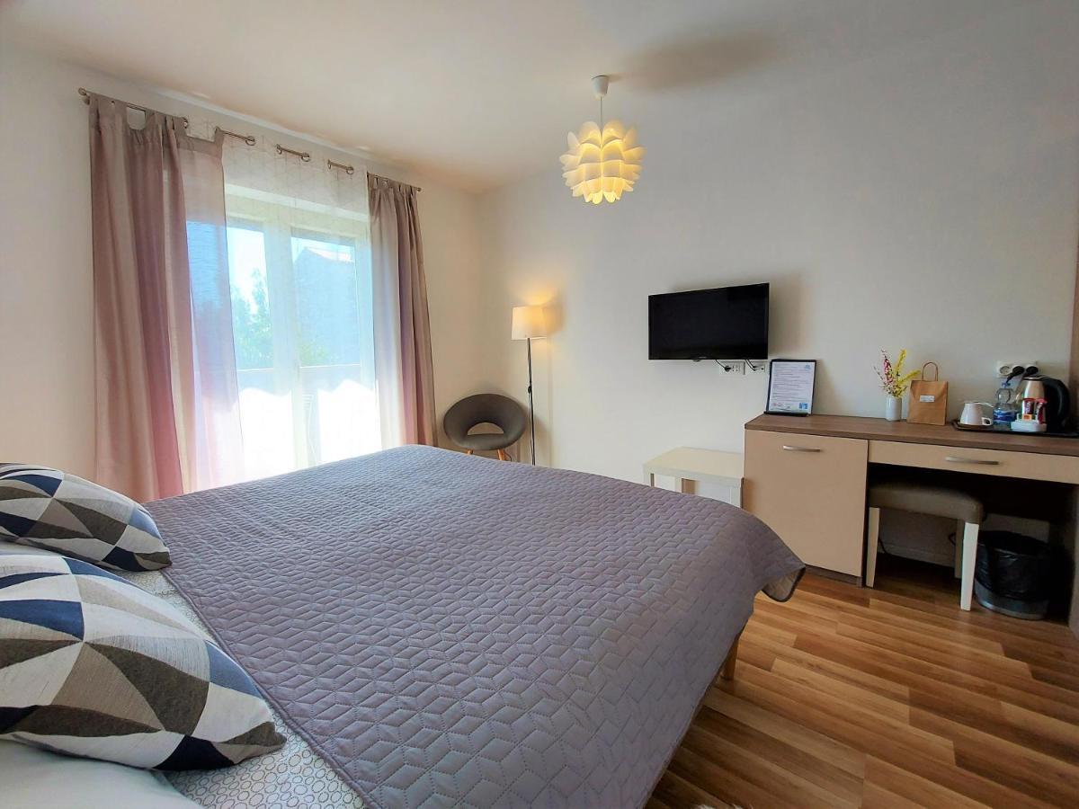 Rooms And Apartments Istrasoley Бале Екстериор снимка