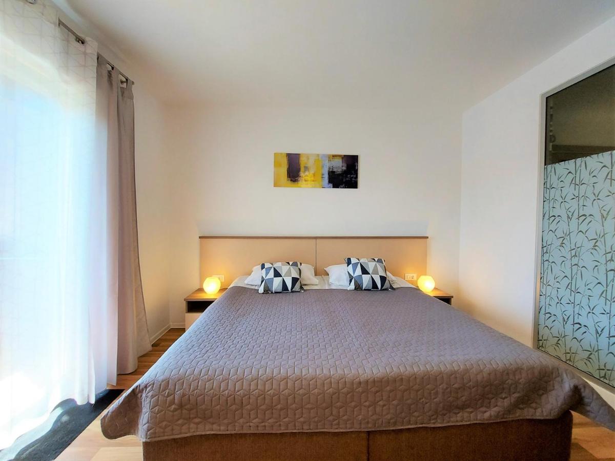 Rooms And Apartments Istrasoley Бале Екстериор снимка
