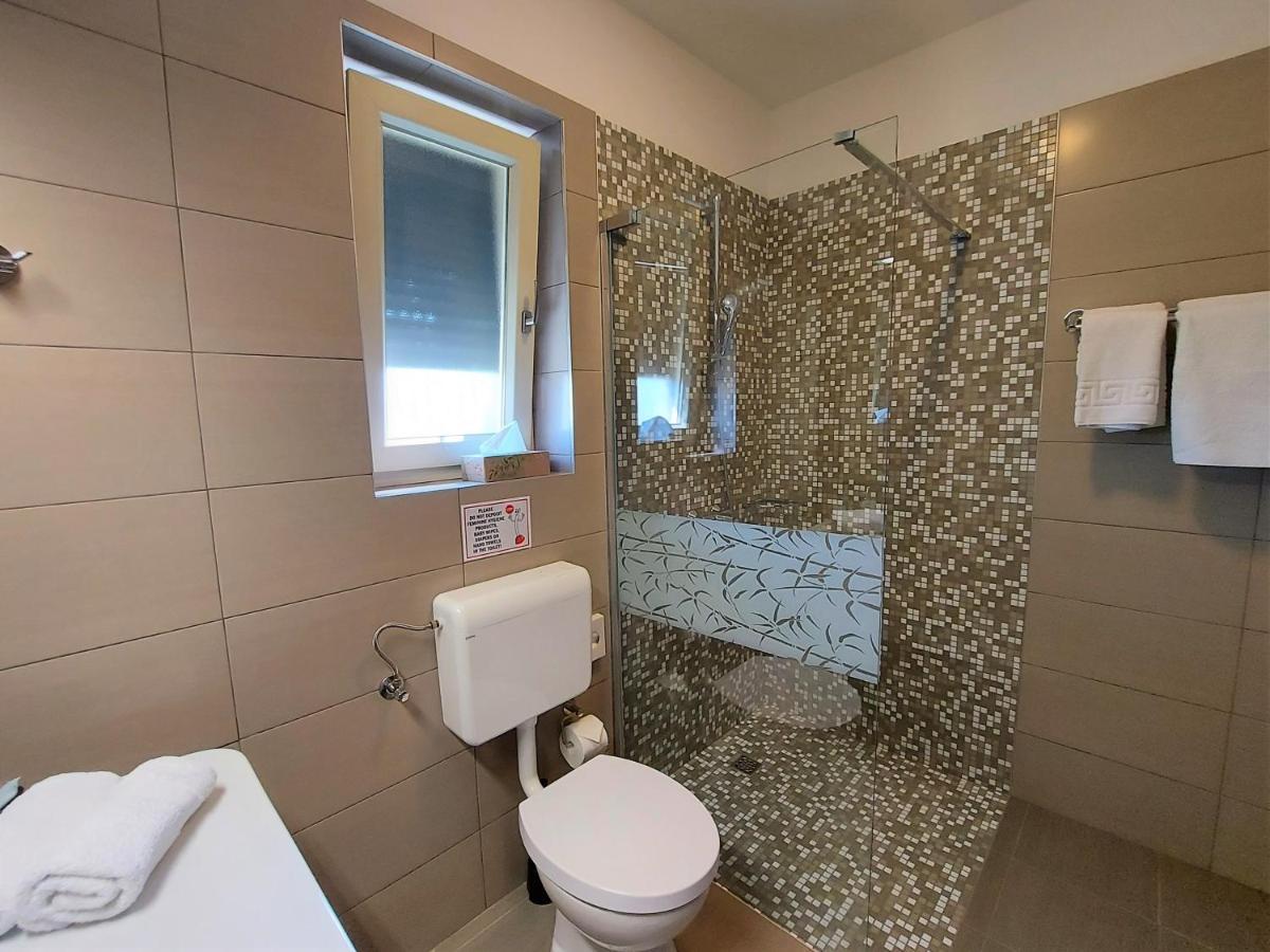 Rooms And Apartments Istrasoley Бале Екстериор снимка