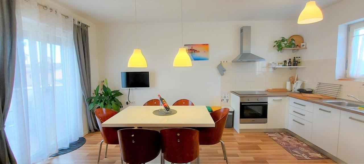 Rooms And Apartments Istrasoley Бале Екстериор снимка