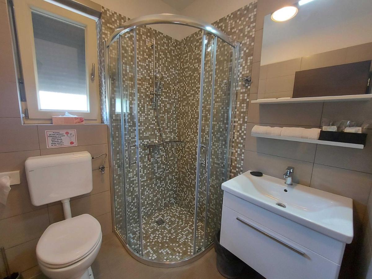 Rooms And Apartments Istrasoley Бале Екстериор снимка