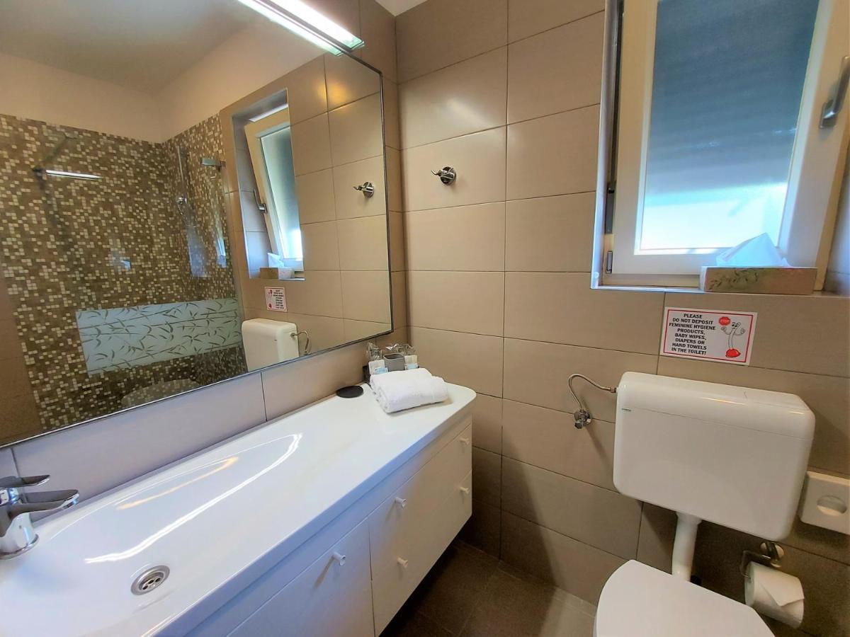 Rooms And Apartments Istrasoley Бале Екстериор снимка