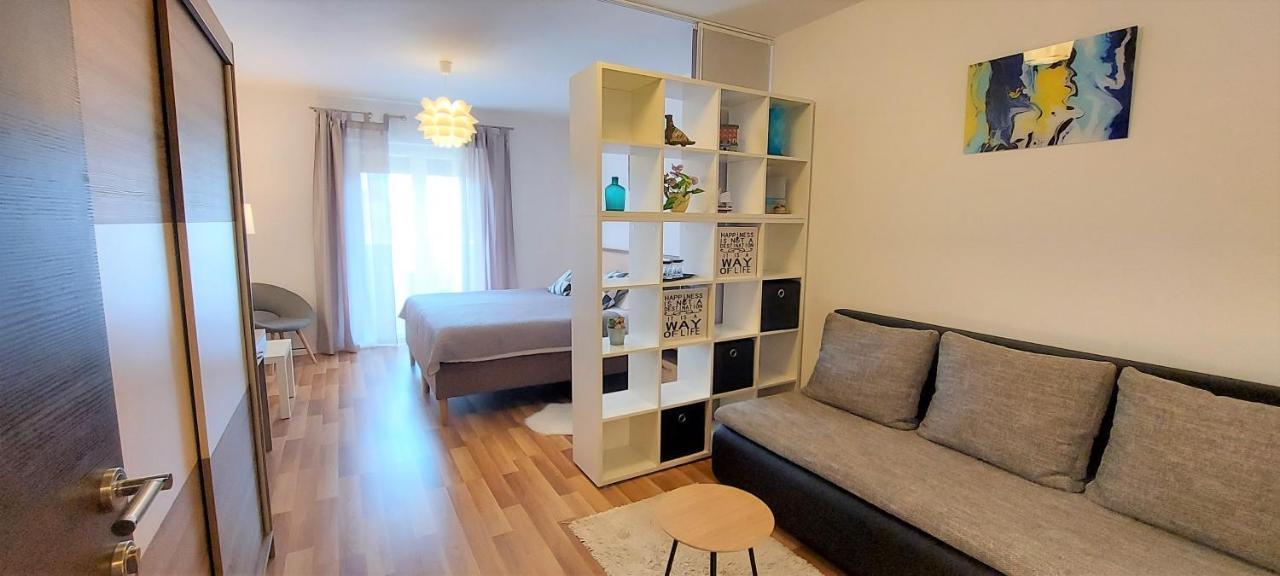 Rooms And Apartments Istrasoley Бале Екстериор снимка