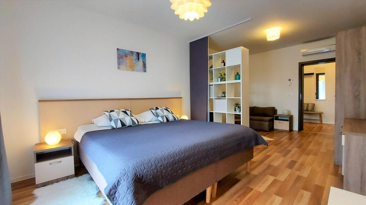Rooms And Apartments Istrasoley Бале Екстериор снимка