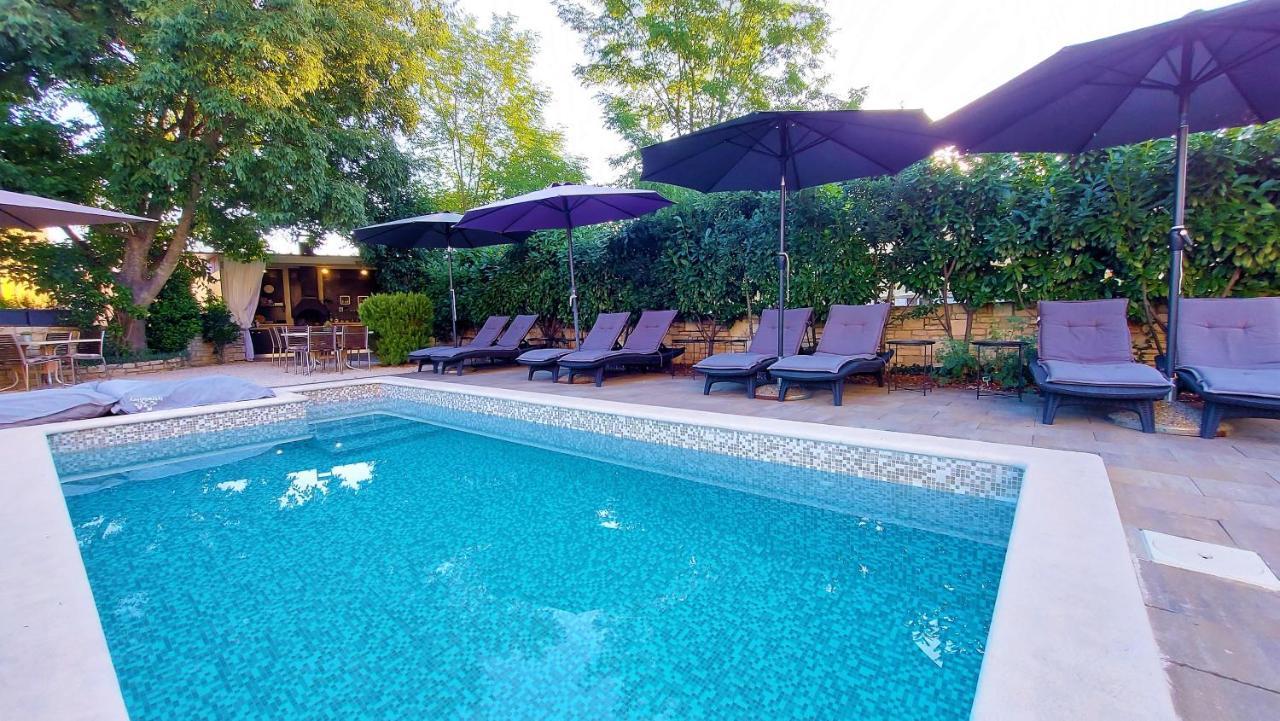 Rooms And Apartments Istrasoley Бале Екстериор снимка