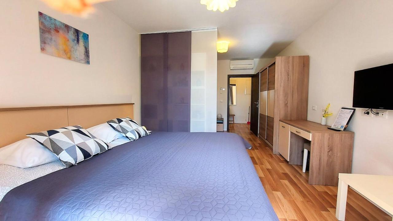 Rooms And Apartments Istrasoley Бале Екстериор снимка