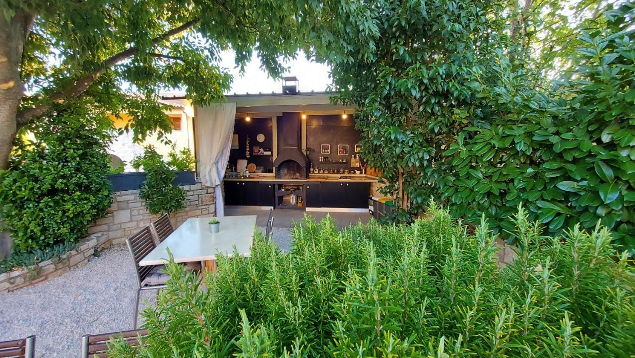 Rooms And Apartments Istrasoley Бале Екстериор снимка