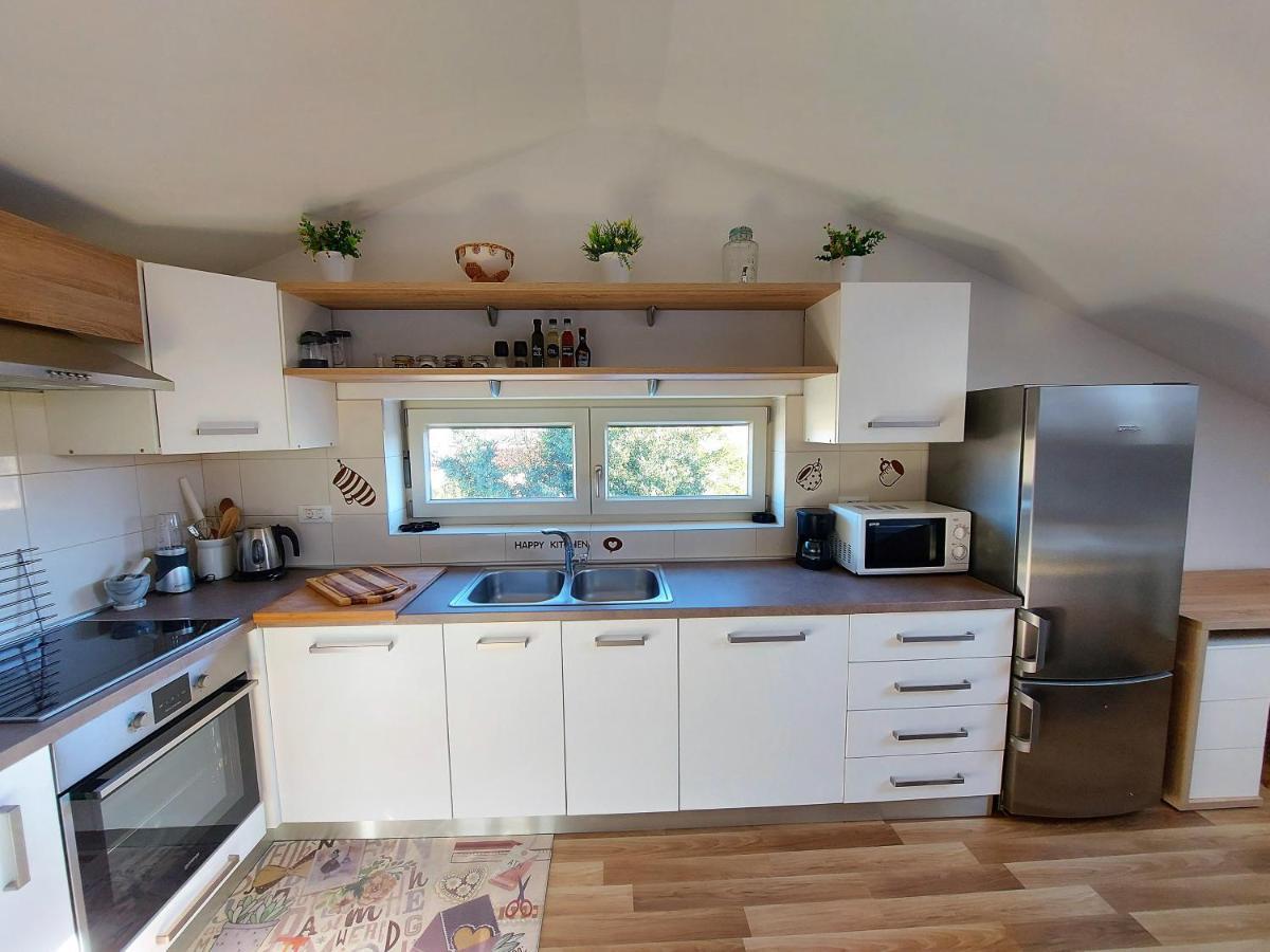 Rooms And Apartments Istrasoley Бале Екстериор снимка