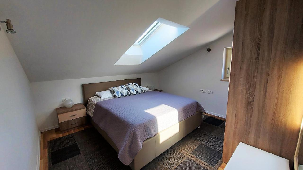 Rooms And Apartments Istrasoley Бале Екстериор снимка