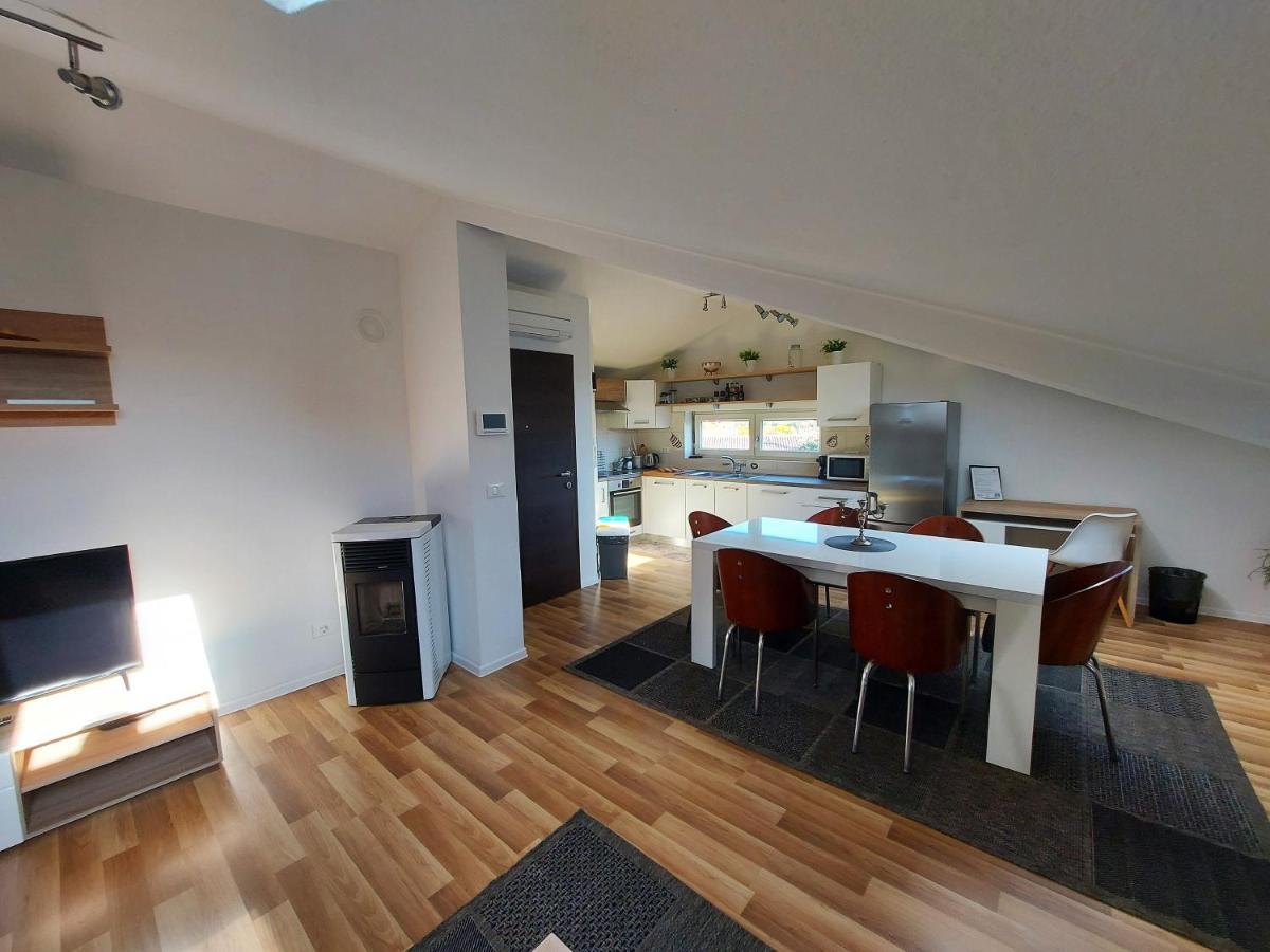 Rooms And Apartments Istrasoley Бале Екстериор снимка