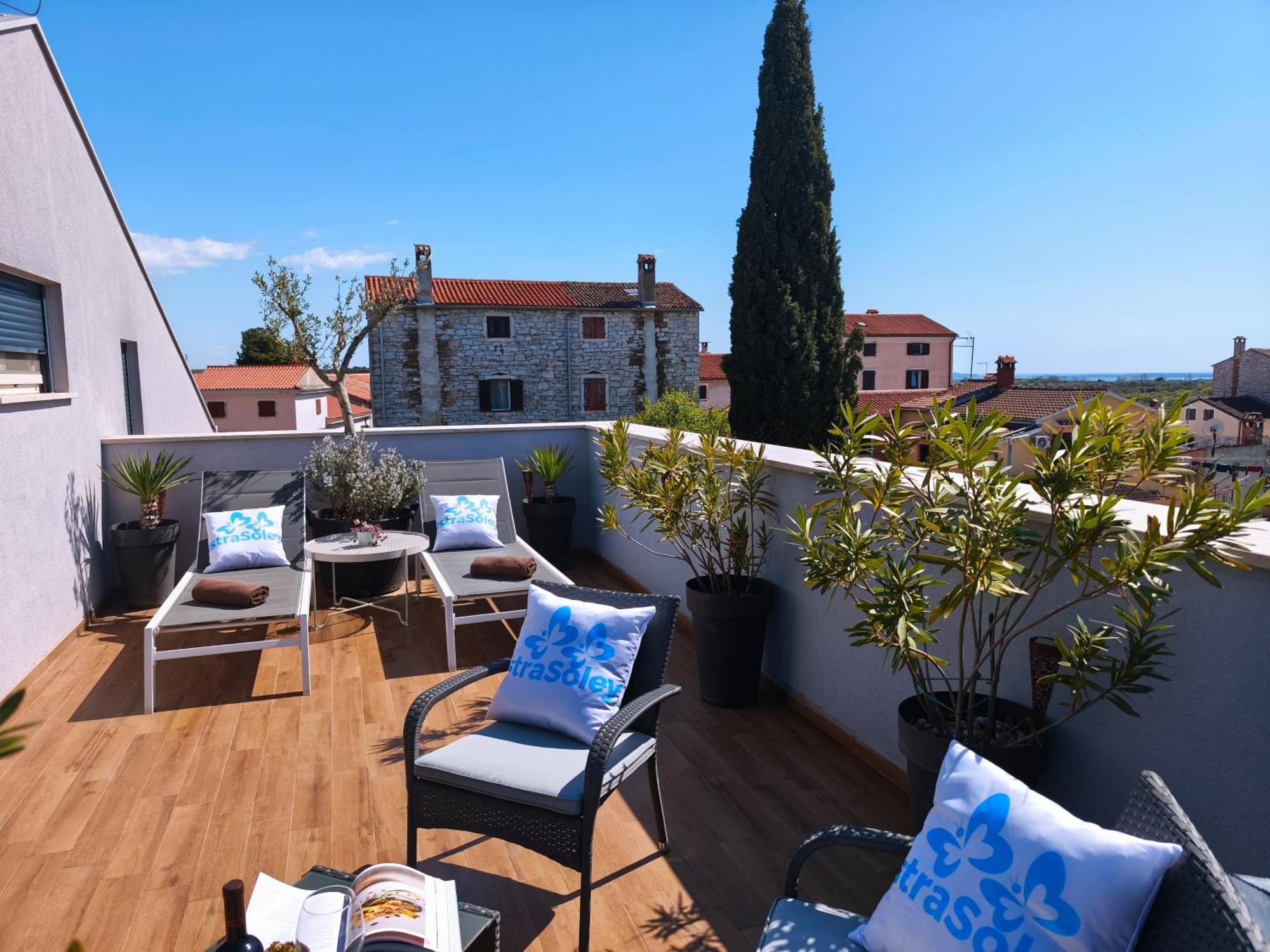 Rooms And Apartments Istrasoley Бале Екстериор снимка